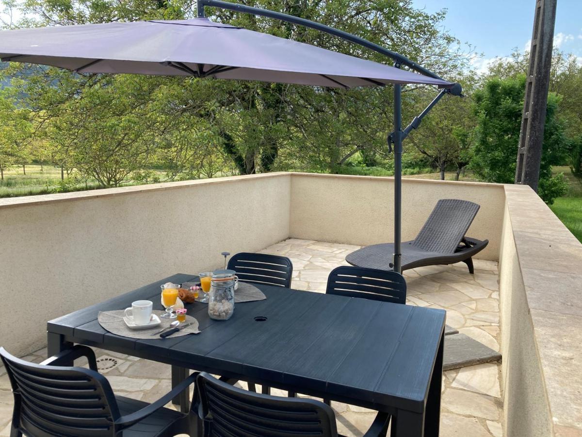 Gite Les Cles Des Champs Cote Jardin Lacave  Exterior photo